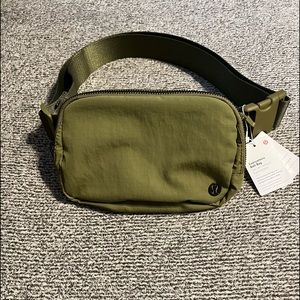NWT Lululemon Everywhere Belt Bag